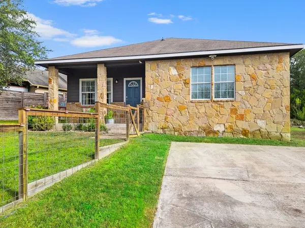 10604 Lake Beach DR, Dripping Springs, TX 78620