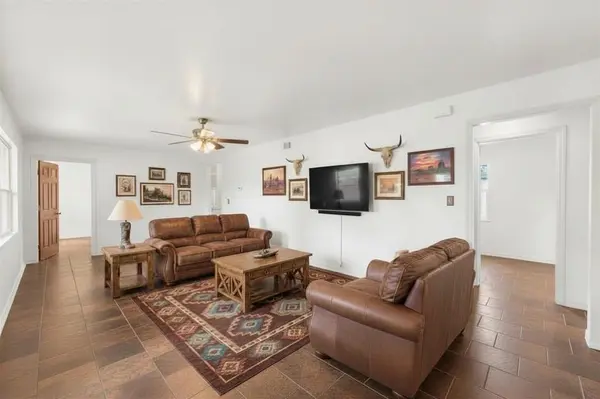 1002 S Pierce ST, Burnet, TX 78611