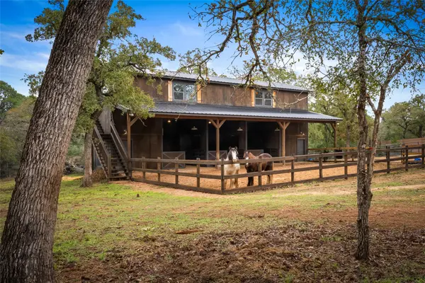 127 Marina RD, Smithville, TX 78957
