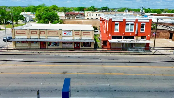 161 S. Main ST, Giddings, TX 78942