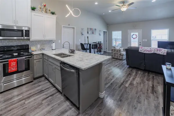 123 Navarro XING #12-A, Seguin, TX 78155