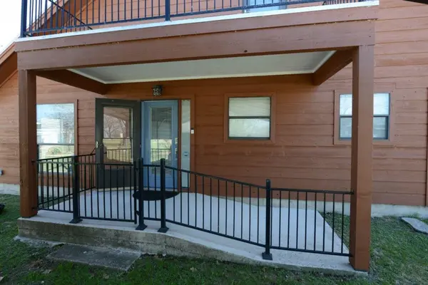 746 E Island DR, Bluffton, TX 78607