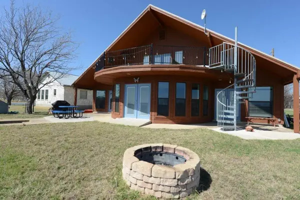 746 E Island DR, Bluffton, TX 78607