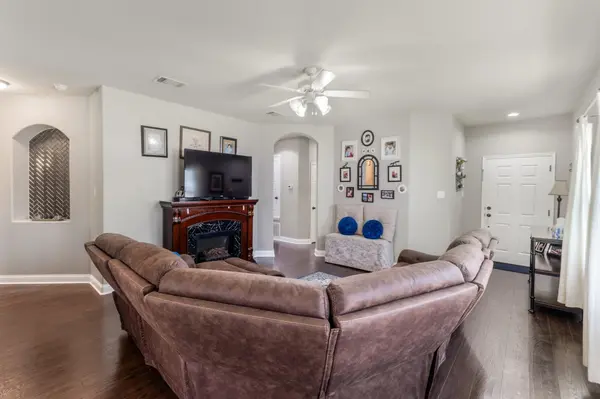 1015 Hondo LN, Hutto, TX 78634