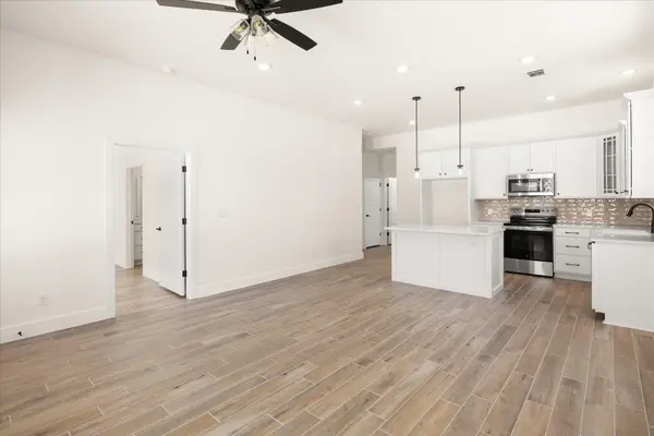802 S Creek ST #100, Fredericksburg, TX 78624