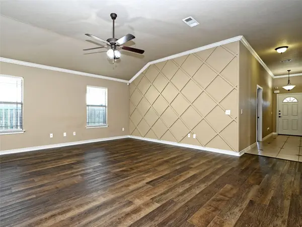 224 Geode LN, Jarrell, TX 76537
