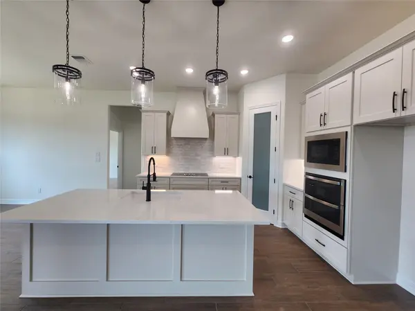 801 Golden Eagle CV, Salado, TX 76571