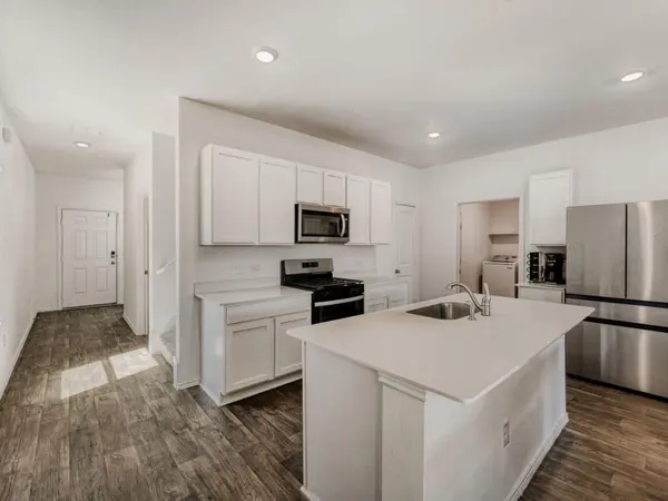 12421 Silversmith LN, Mustang Ridge, TX 78610