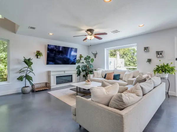 400 Hunt LN, Buda, TX 78610