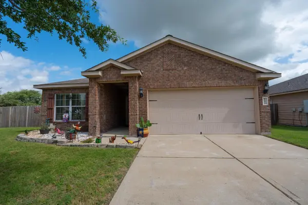 101 Hawkins LN, Jarrell, TX 76537
