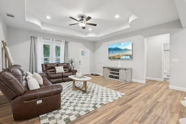 112 Twin Lakes LN, Bastrop, TX 78602
