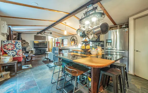 210 W Lakeshore DR, Dripping Springs, TX 78620