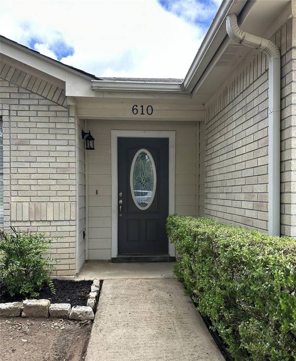 610 Riverway LN, Leander, TX 78641