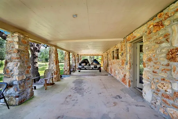 8015 Ozark DR, San Marcos, TX 78666