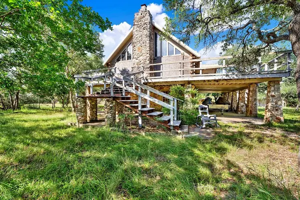 8015 Ozark DR, San Marcos, TX 78666