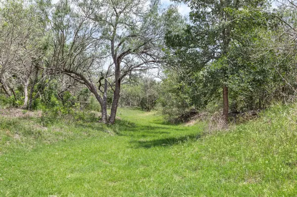 1190 Dickerson RD, Lockhart, TX 78644