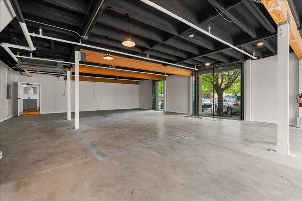 117 East ST #100, Hutto, TX 78634
