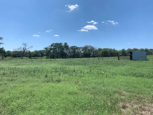 133 Clearfork RD, Lockhart, TX 78644