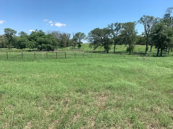 133 Clearfork RD, Lockhart, TX 78644