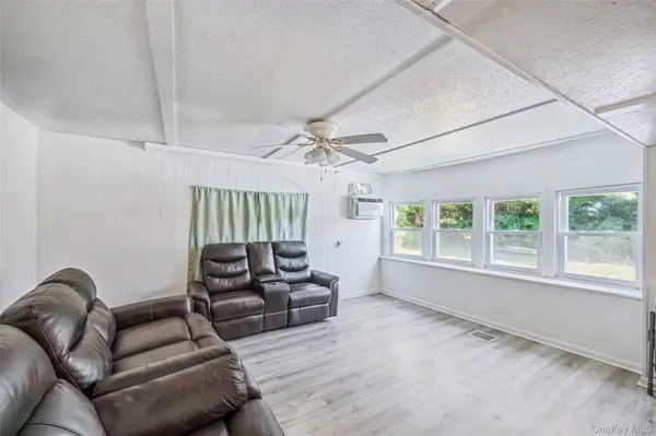 703 Fresh Pond ave, Calverton, NY 11933