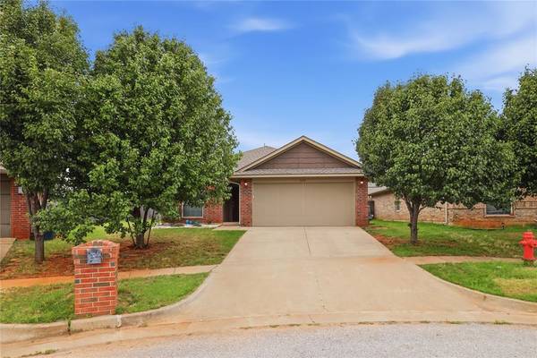 605 Inverleith CIR, Yukon, OK 73099