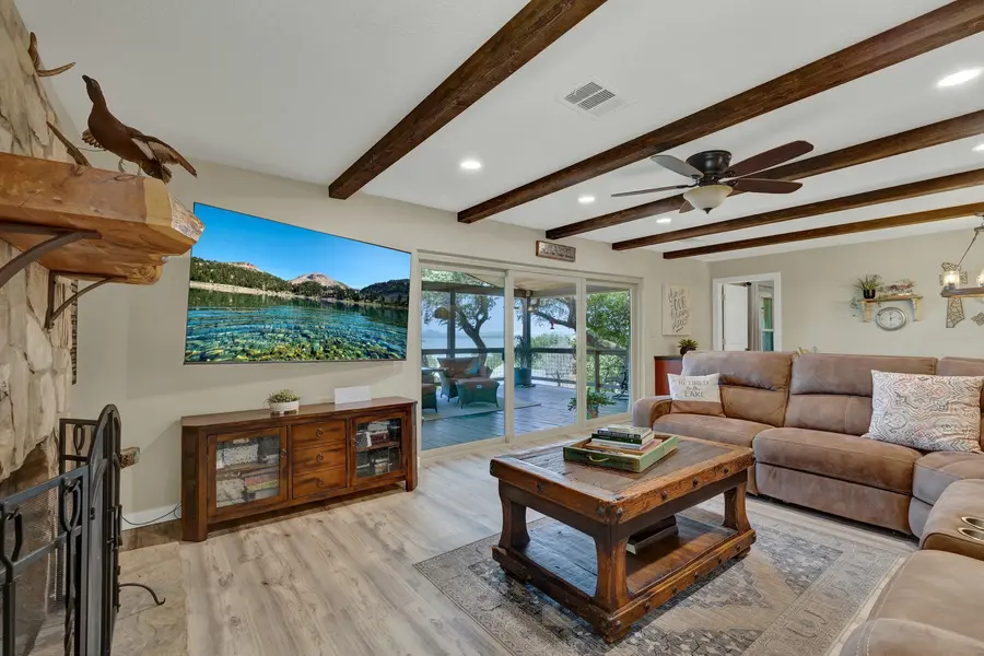 1422 Oakridge LN, Canyon Lake, TX 78133