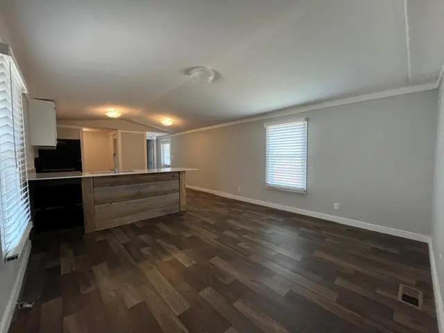 121 Sunflower RD, Dale, TX 78616