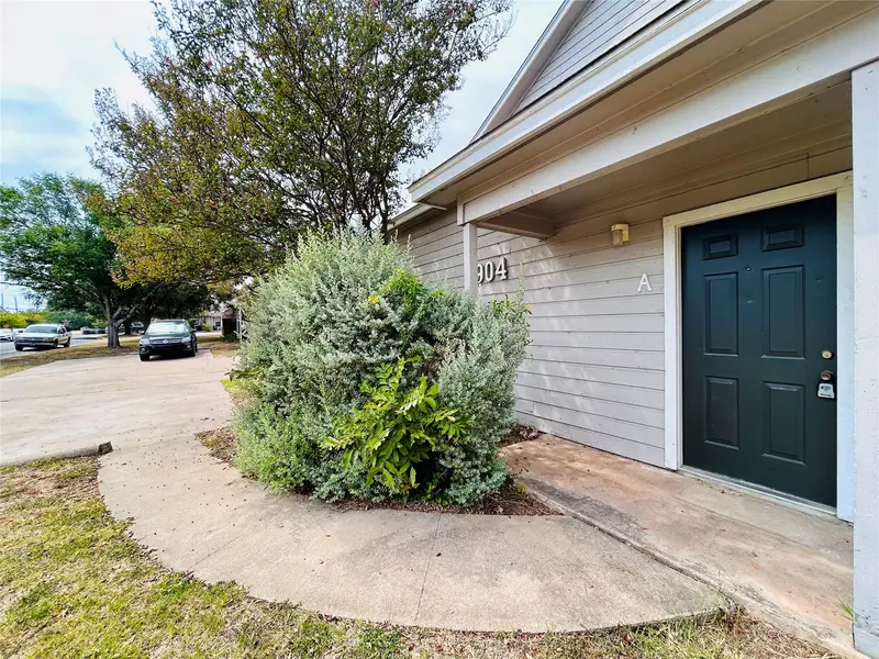 8904 Schick RD #A, Austin, TX 78729