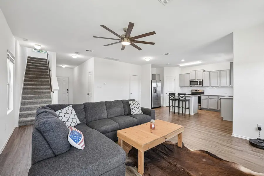 417 Greatest Gift WAY, Jarrell, TX 76537