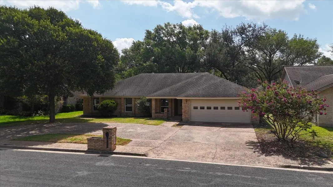 10403 Pinehurst DR, Austin, TX 78747