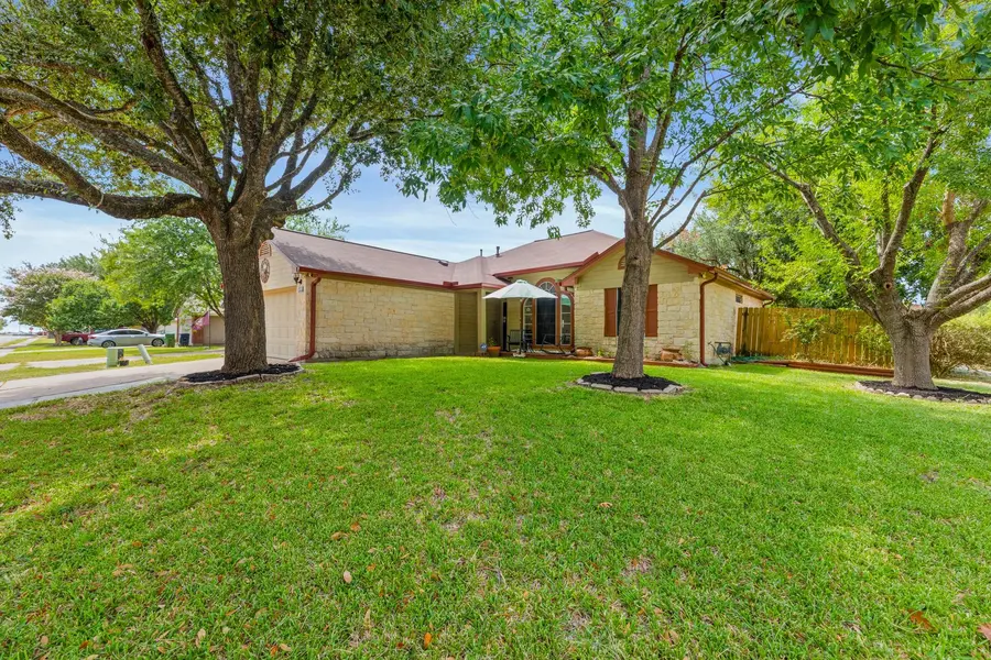 500 Morning Dove DR, Hutto, TX 78634