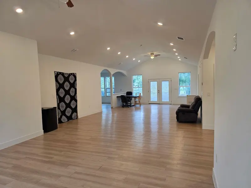 134 Plumeria DR, Dale, TX 78616