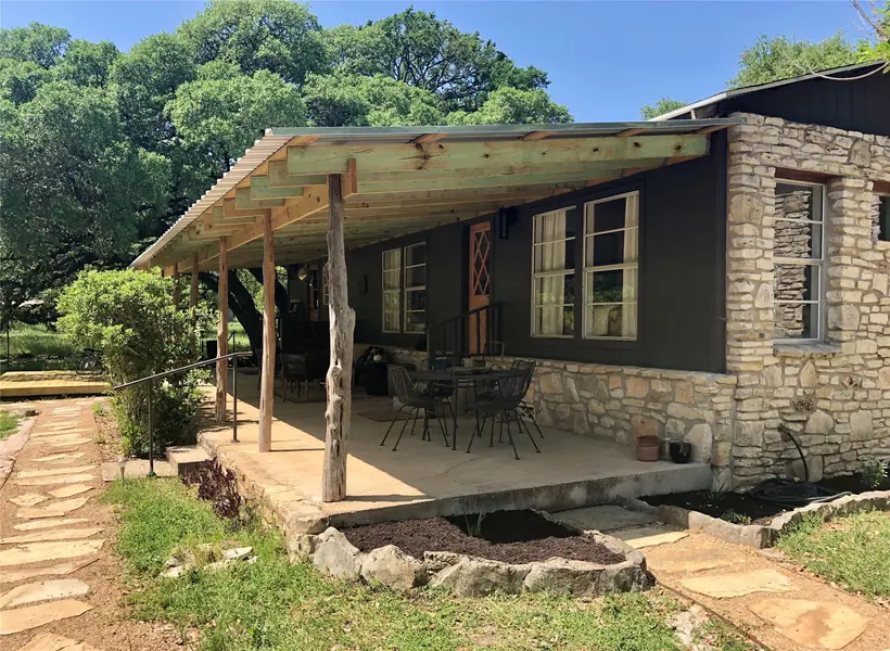 888 Glenn Crest DR, Blanco, TX 78606