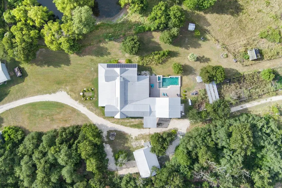 100 S Dewberry Creek TRL, Hutto, TX 78634