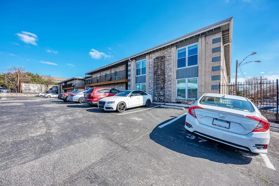 2401 Manor RD #104, Austin, TX 78722