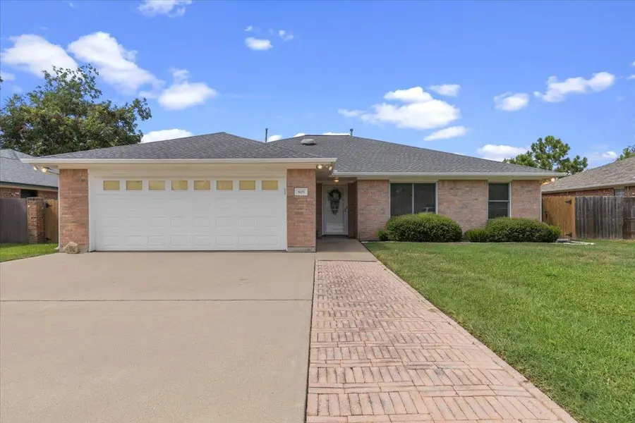 805 Craddock CT, Smithville, TX 78957