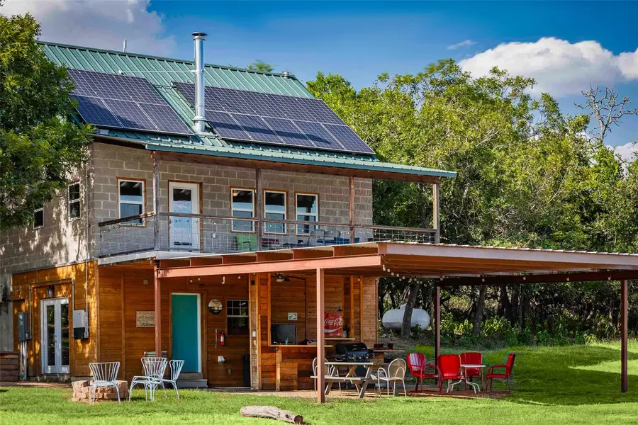 95 Loma LN, Fredericksburg, TX 78739