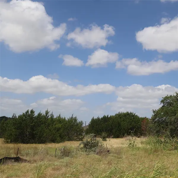 105 Mesones RD, Florence, TX 76527