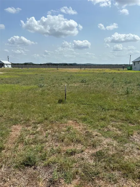 105 E Ogle CT, Fredericksburg, TX 78624
