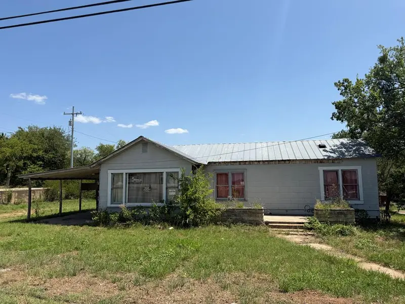 504 E Young ST, Llano, TX 78643