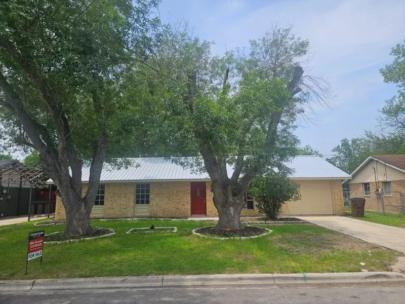 1401 Trinity ST, Lockhart, TX 78644
