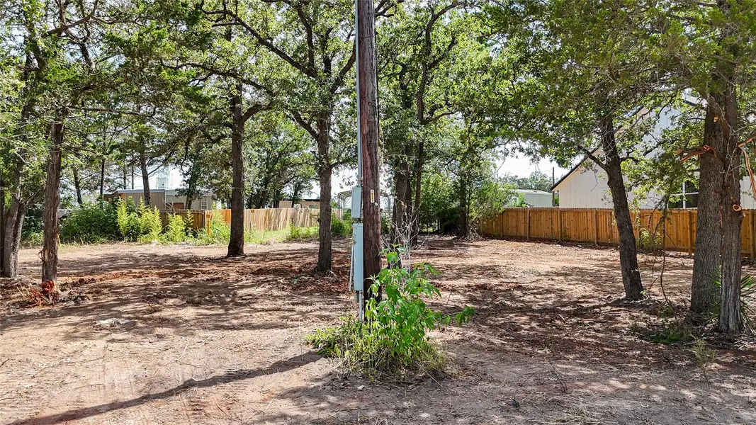 115 Eaglenest CT, Smithville, TX 78957