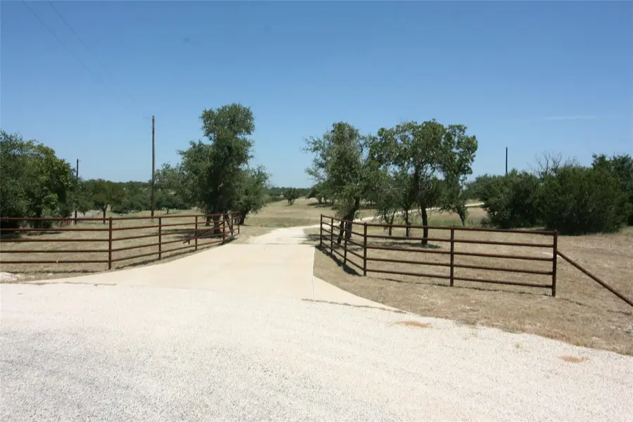 191 Pivot CIR, Briggs, TX 78608