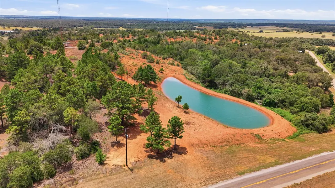 22187 Interstate 10, Luling, TX 78648
