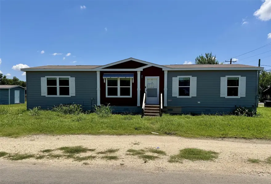 1712 17th ST, Hondo, TX 78861
