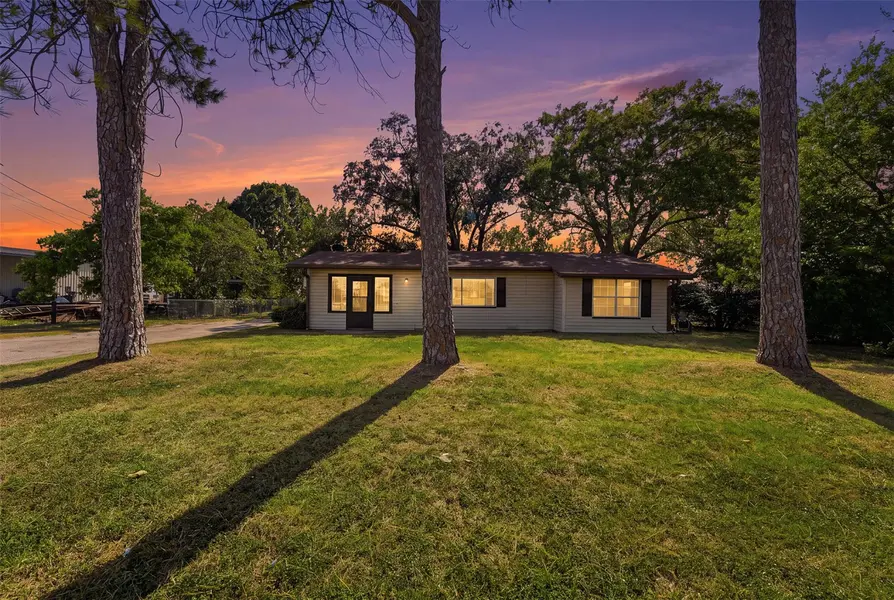 1603 Seydler ST, Gonzales, TX 78629