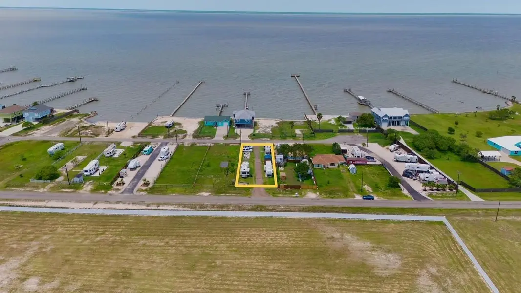 20 Copano Ridge RD, Rockport, TX 78382
