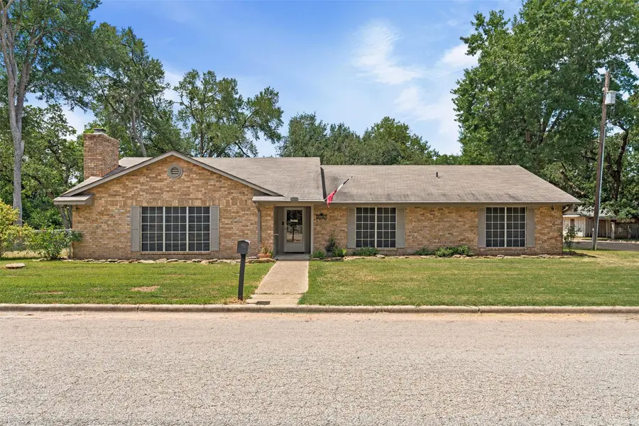 1101 E 19th ST, Cameron, TX 76520
