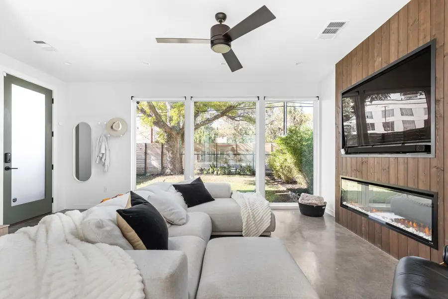 631 Tillery ST #1, Austin, TX 78702