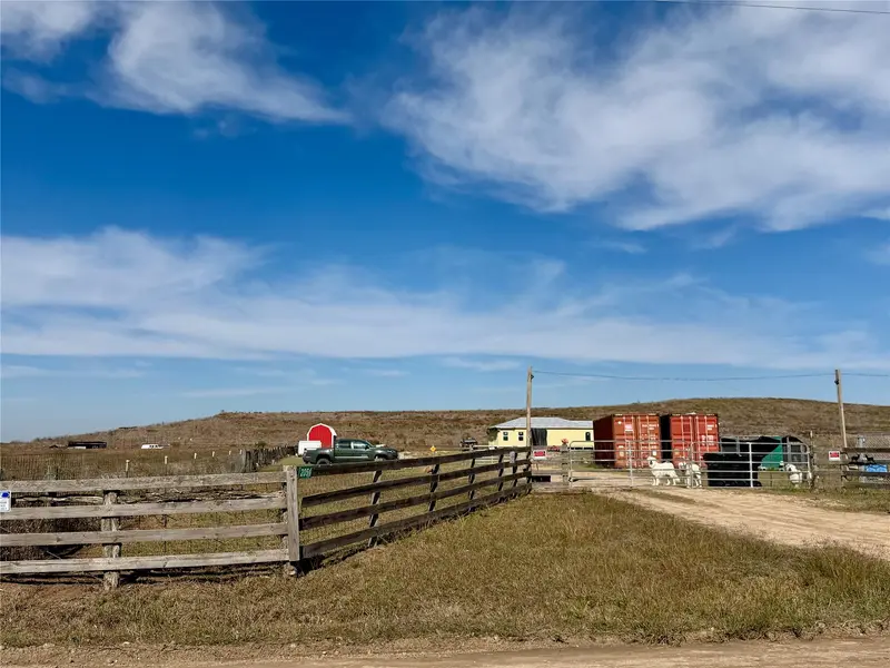 2051 County Road 102, Columbus, TX 78934